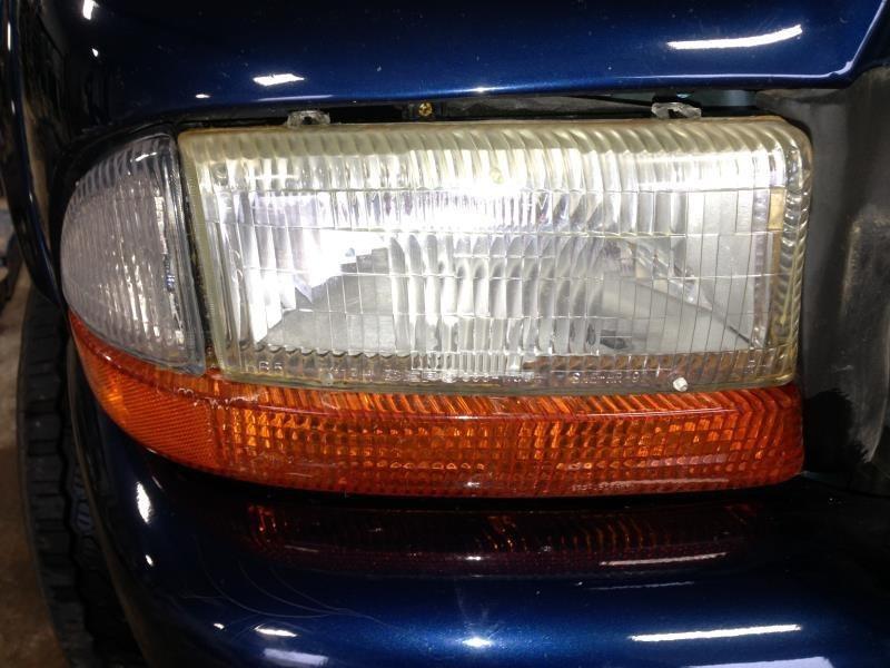 97 98 99 00 01 02 03 04 dodge dakota r. headlight