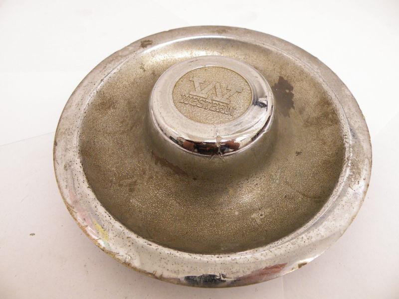 (1) western 99-2208 used chrome wheel hub cover center cap