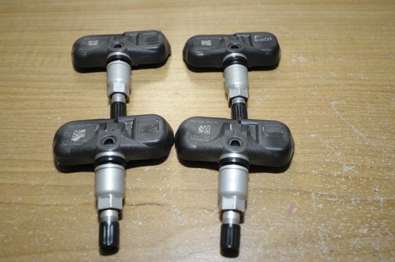 Toyota tpms valve tire pressure sensor ( 4 used)