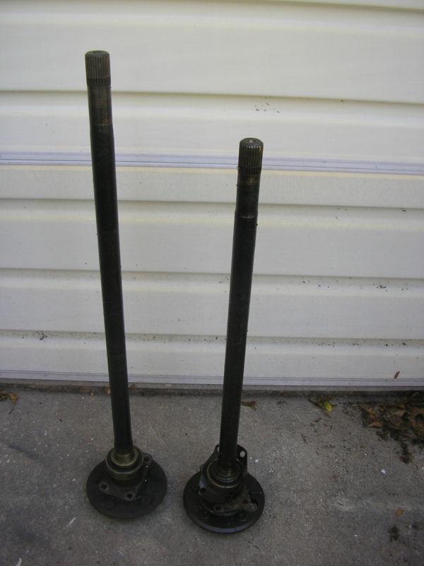 71/73 mustang mach 1 cougar 28 spline rear axles (pair oem)