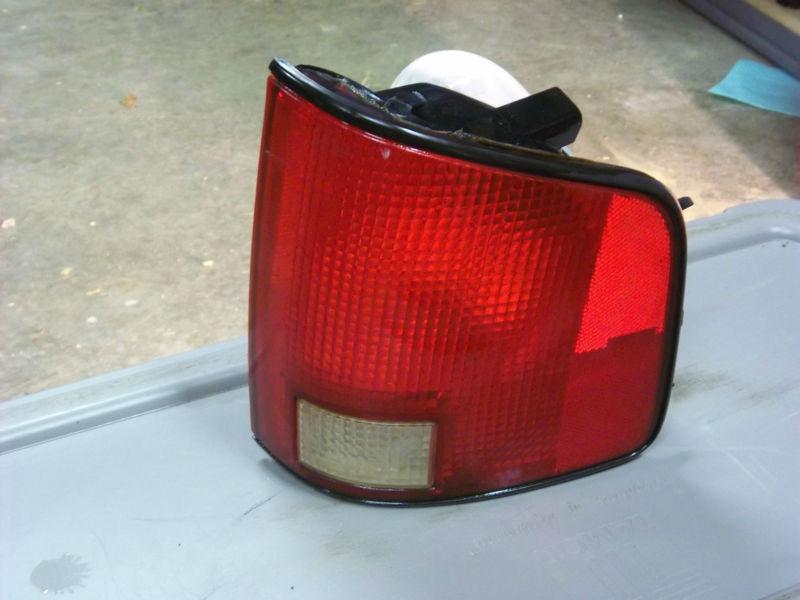 Chevy s10  rh tail light 94 95 96 97 98 99 00 01 02 03 