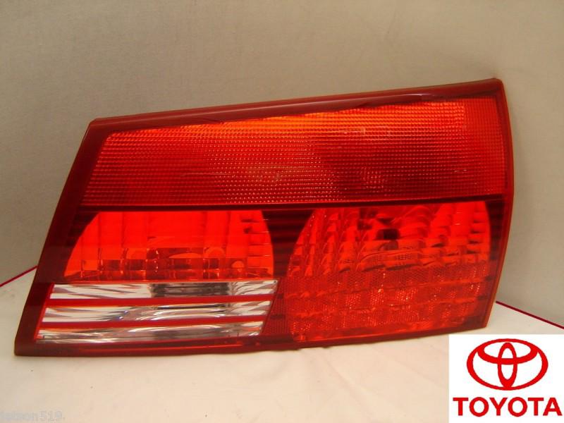 Genuine toyota sienna 04-05 right rear lift gate tail light lamp  oem oe 