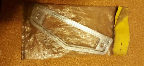 Amc 3602351 (68)ambassador light bezel nos