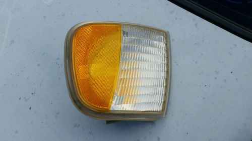 97-02 ford expedition/98-00 f150/97-99 f250 drivers park side marker light