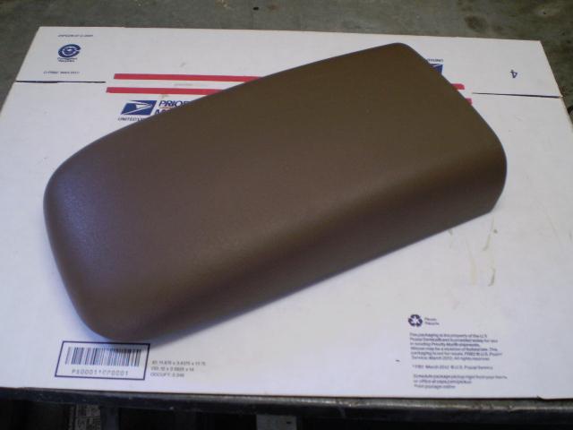 02 - 09 chevy trailblazer   gmc envoy center console lid arm rester oem brown