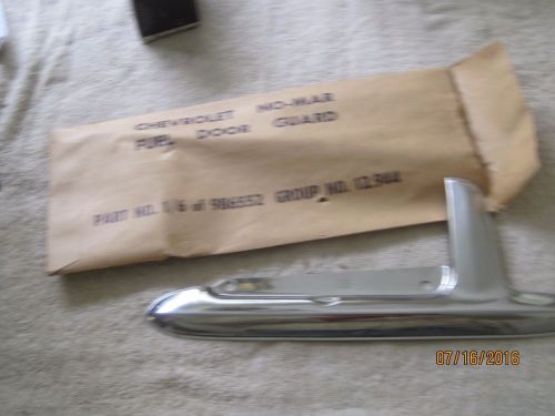 Nos 1951-1952 chevrolet pass. cars gas door guard-part number 986552