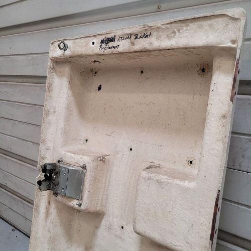 Altec aerial boom bucket door