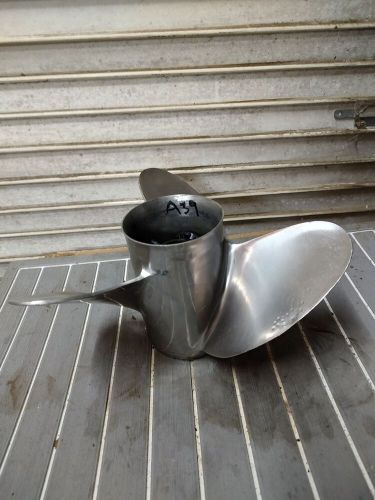 Used yamaha propeller 14.5 x 23 pitch right hand stock # a39