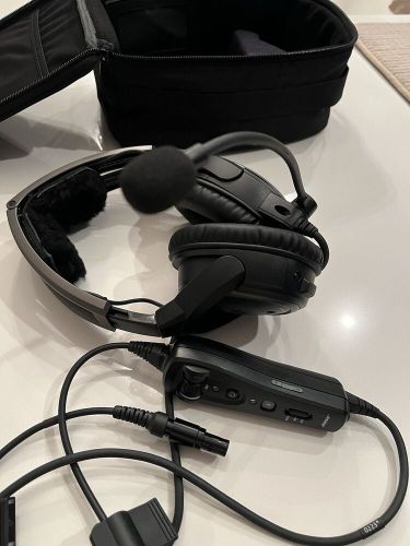 Bose a20 aviation headset with lemo 6pin bluetooth, and case