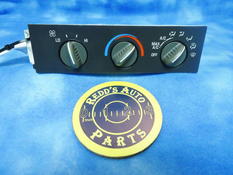 01-06 chevrolet express ac heat climate control 25753629 oem used scratches 256r