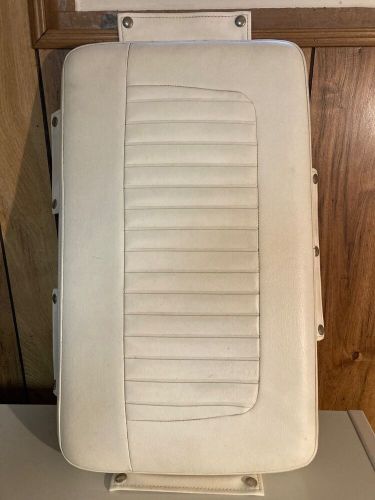 Boston whaler 2013 dauntless front cooler snap-on cushion