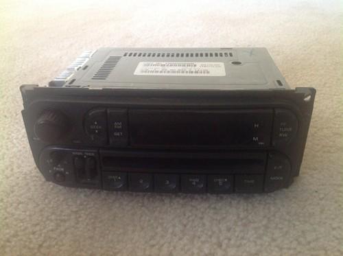 Daimler chrysler p56038589an am/fm radio cd stereo dodge stratus 