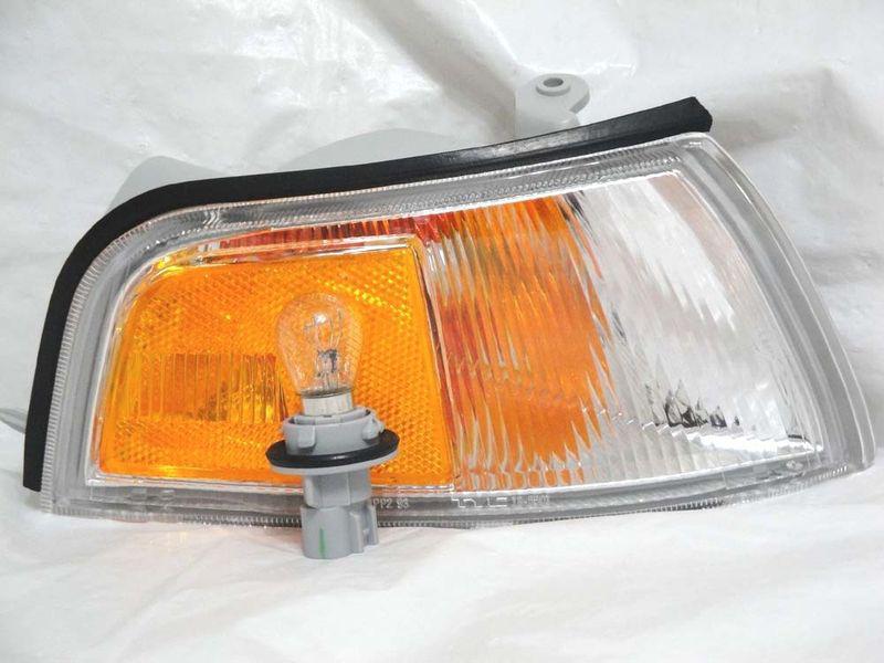 Mitsubishi 97 mirage sedan model turn signal park side marker light lamp r h new