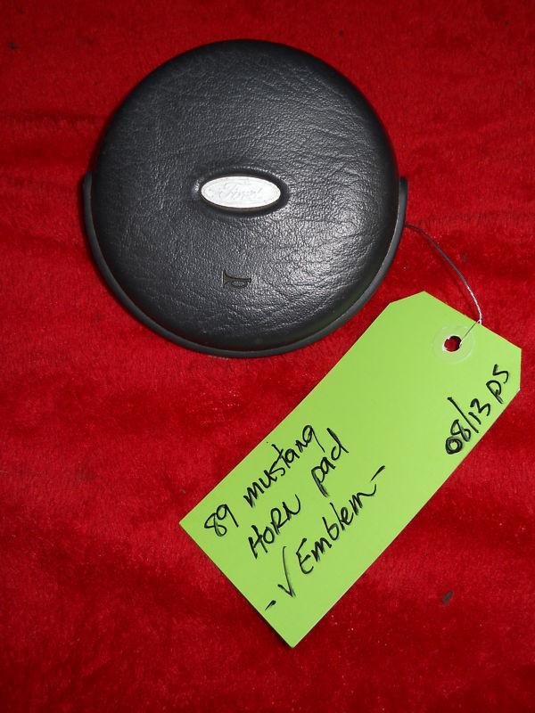 Mustang steering wheel center cap horn pad insert assembly w emblem look used