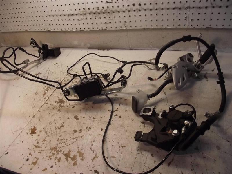 2013 suzuki hayabusa gsxr 1300  abs braking system abs motor master cylinder