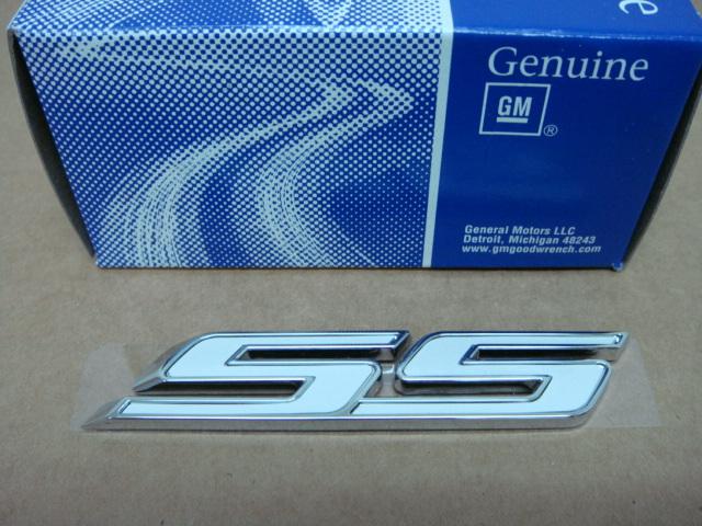 Chevrolet chevy camaro ss 2010 2011 rear trunk ss white emblem badge gm oem new