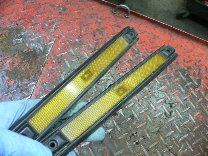 84 pontiac fiero pair of front marker lights