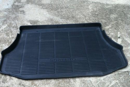 2007 kia sorento black rubber trunk floor mat oem