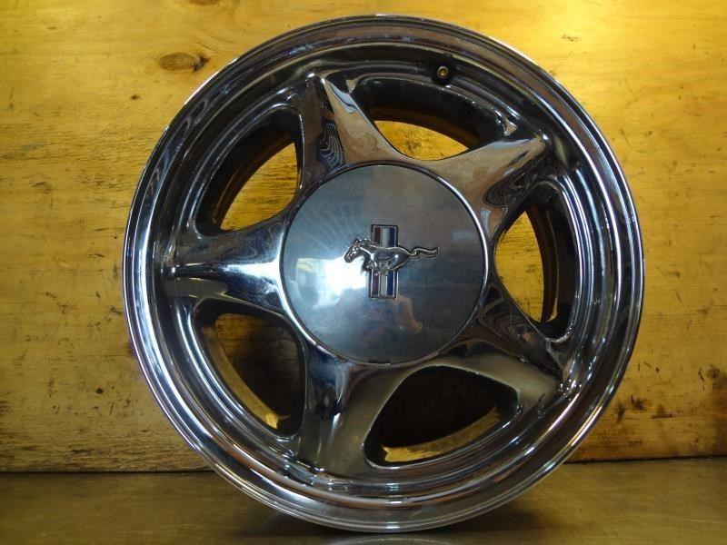 93 mustang 16" 5 spoke aluminum chrome wheel w/pony center cap 208238