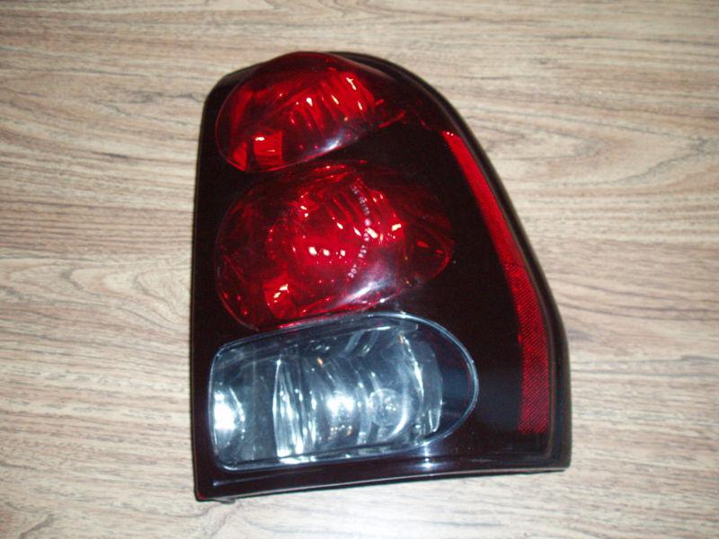 02-09 trailblazer brake taillight taillamp light lamp passenger side right rh