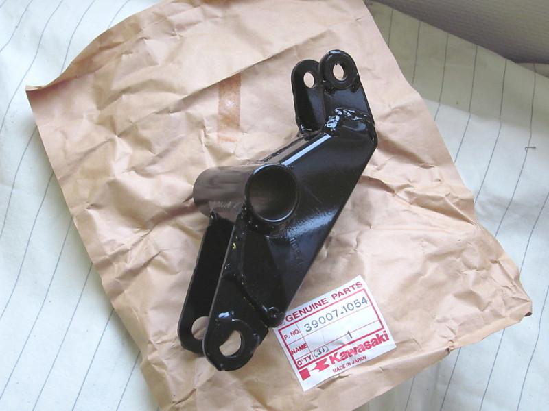 Kawasaki kx125 c1 1984 -84 uni trak suspension arm 39007-1054 nos