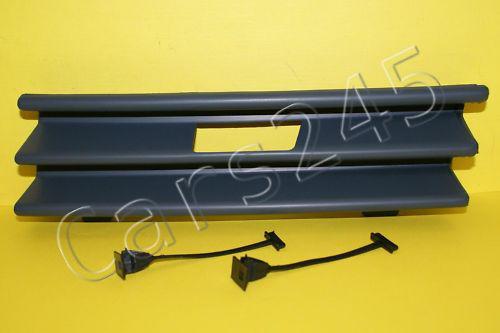 Mercedes s-class 92-93 w140 bumper tow hook cover right