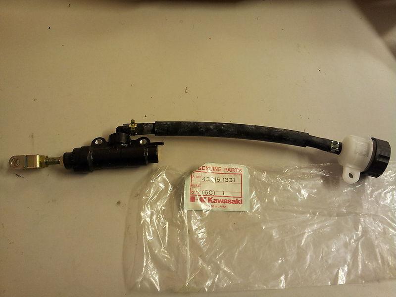 Kawasaki kmx 125 a rear brake master cylinder 43015-1331 nos