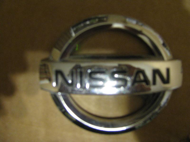 Nissan grill emblem