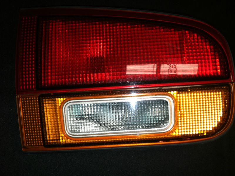 1992-1996 92 93 94 95 96 toyota camry sw station wagon inner tail light left 