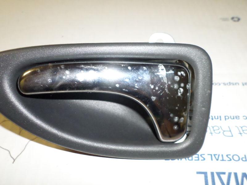 00 01 02 03 04 volvo s40 sedan left front inner door handle oem 