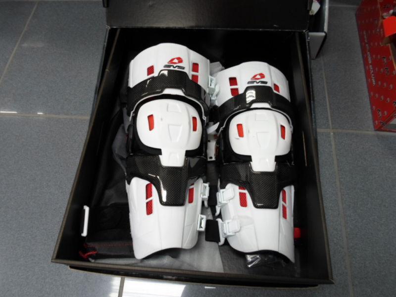 Motocross knee braces evs rs8 pro white rs 8 sz med new in box blow out deal 