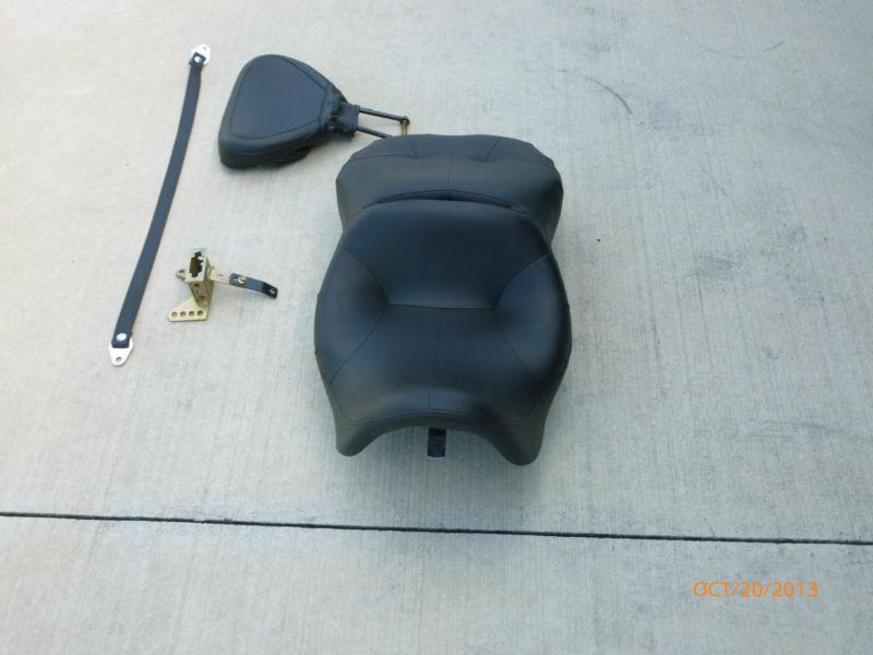 Harley roadking touring seat with backrest and bracket