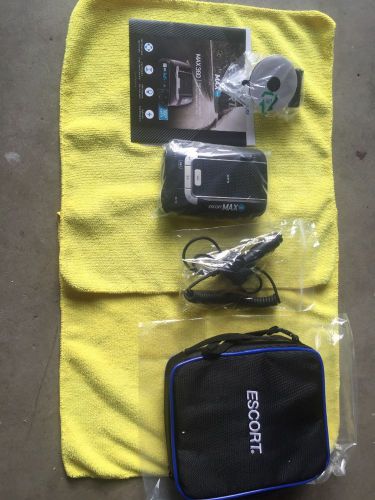 Escort max 360 with 360 protection and directional arrows radar detector