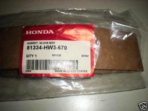 Nos honda glove box gasket 81334-hw3-670