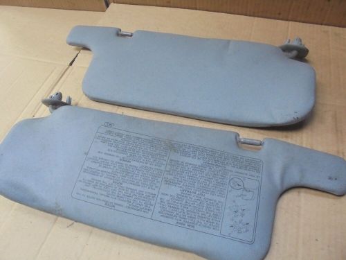 Toyota rav4 1997 pair of sun visors with 1 mirror