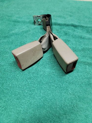 Rear center left seat belt buckle latch back middle driver lr taurus sable s50