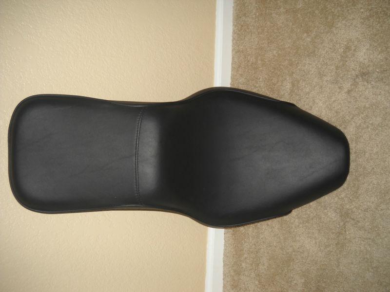 Harley badlander style seat with wider passenger seat 2000 thru 2006!