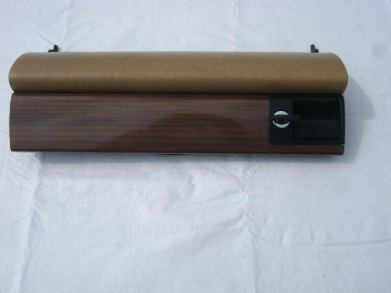 Mercedes w126 glove box door lid tan 1266890083, 1266800098