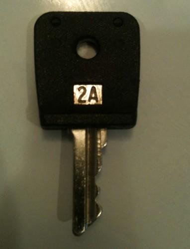 Mercury outboard ignition key "2a"  new includes plastic cover 