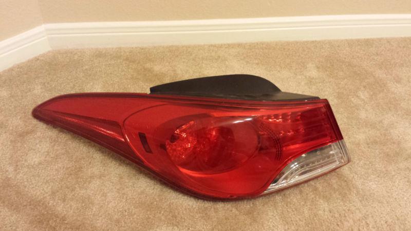 2011-2013 hyundai elantra lh drivers side tail light oem complete 