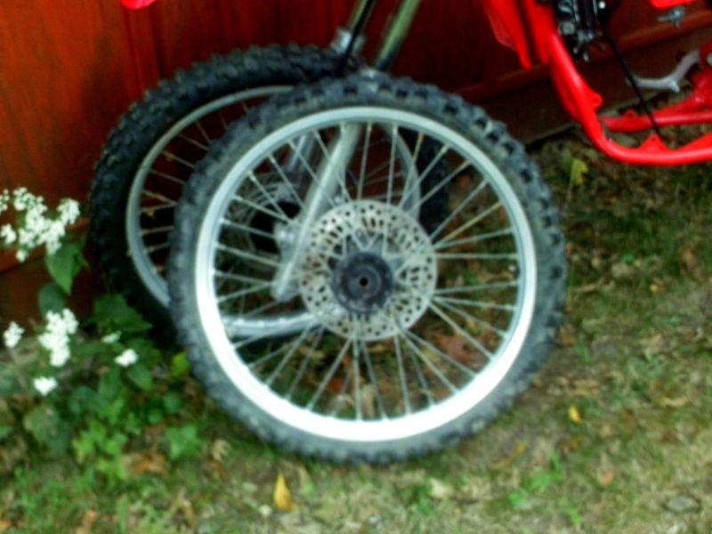  honda cr250r front wheel - tire - axle - brake disc