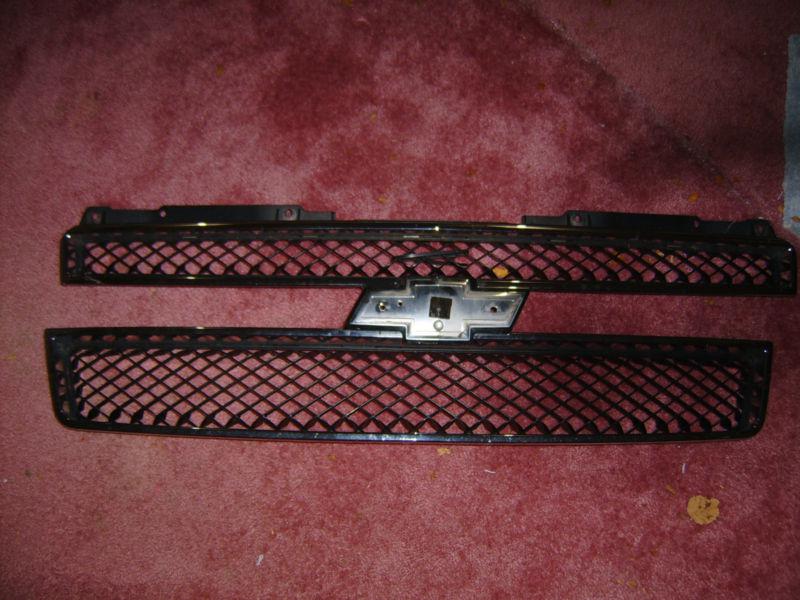 2008 chev avalanche grill