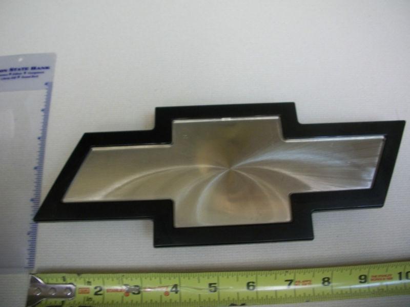 Chevy bowtie emblem symbol gold black bagde oem used original radiator grille 