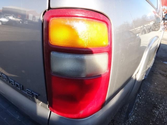 Tail light 00 01 02 03 tahoe yukon suburban, right