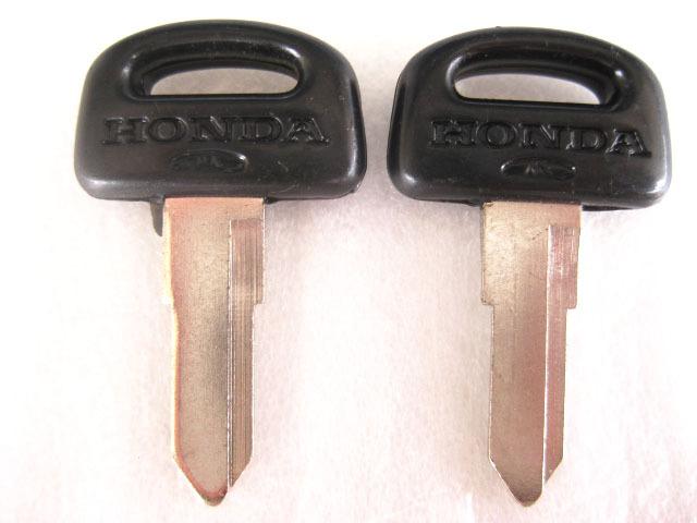 Honda classic style with rubber blank key “2 pcs” right	