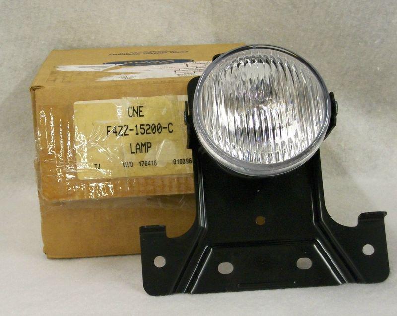 94/95 ford mustang lh fog lamp assy