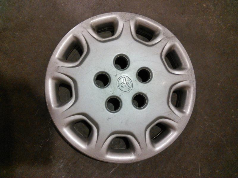 Toyota camry original hub caps 14 inches