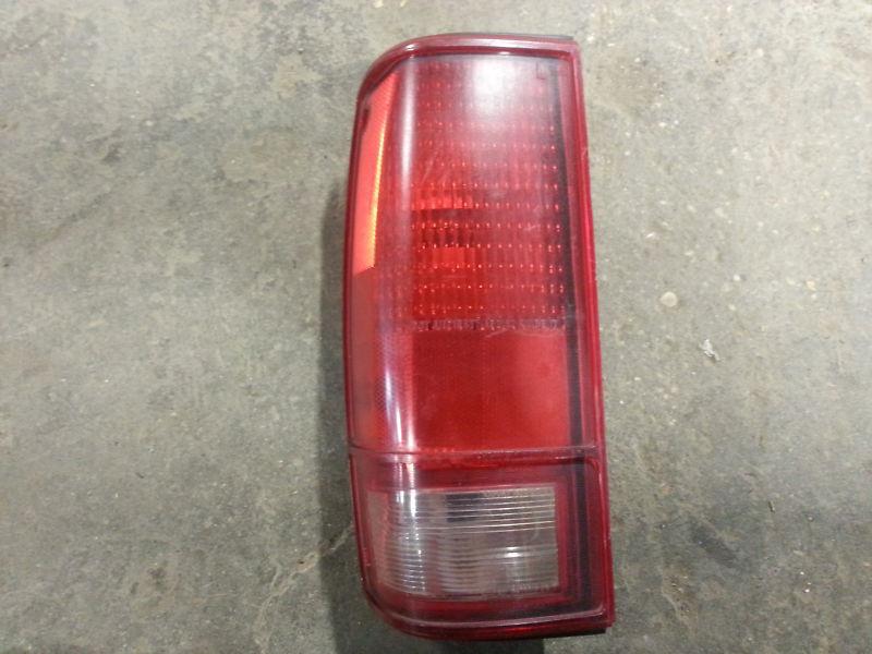 82-93 chevy chevrolet s10 drivers taillight left tail light