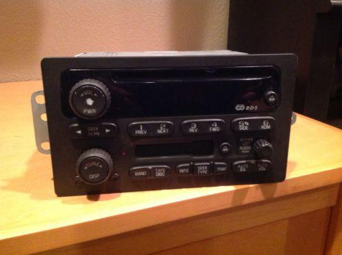 03 yukon xl original cd/tape radio