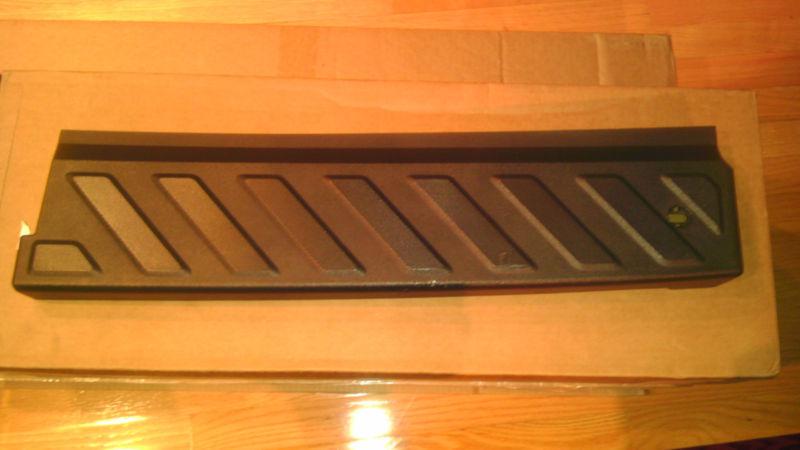 Hummer h3t rear bumper right side step pad